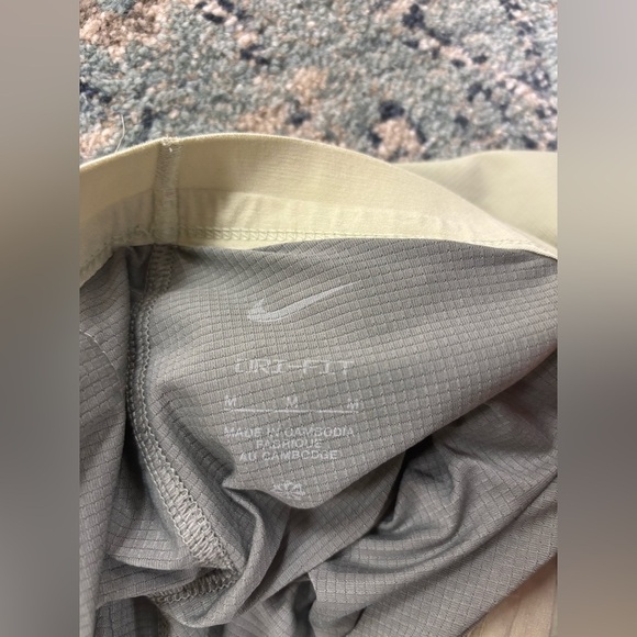 Men’s Nike green shorts - Picture 4 of 7